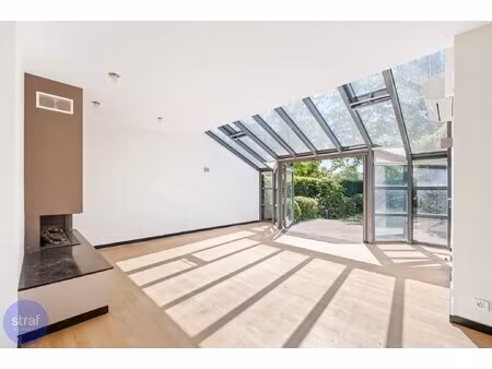 ruim (en ook groot) huis op linkeroever met praktijkruimte/ studio