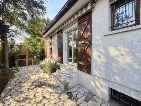 maison t5 avec garage (205 m2 de surface utile) et jardin de
