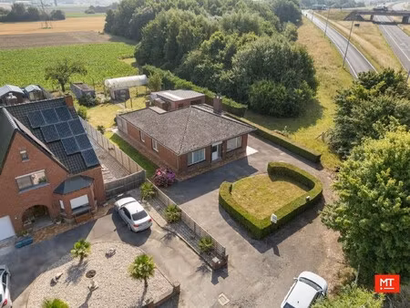 alleenstaande woning met 3 slaapkamers  tuin en garage in het landelijke zonnebeke