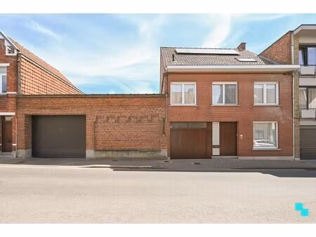 zeer ruime woning met naastliggend interessant perceel te izegem