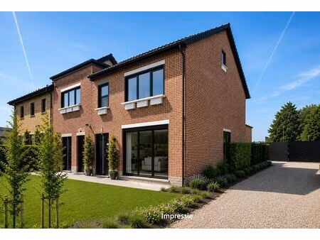 gerenoveerde woning met 5 slpkrs  en magazijn te keerbergen