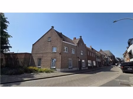 op te frissen 4-slaapkamerwoning met garage en binnentuin te koop in ruddervoorde oostkamp