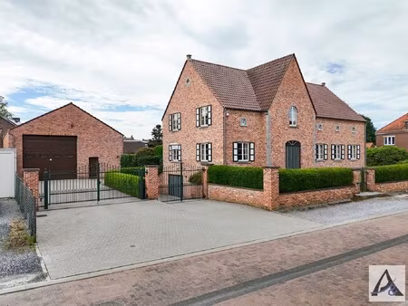 exclusieve villa met ruime loods in hartje munsterbilzen