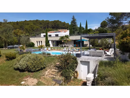 proche de l'isle sur la sorgue  villa contemporaine avec vue