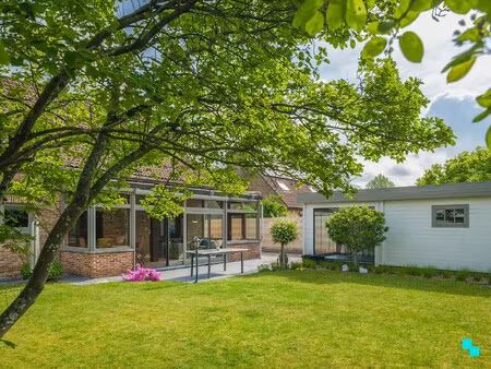charmante villa in gegeerde wijk in het hart van merelbeke