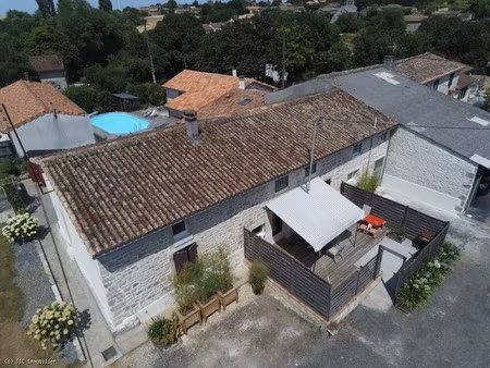 superbe propriété de deux maisons avec annexe  atelier et jardin clos  6km de villefagnan