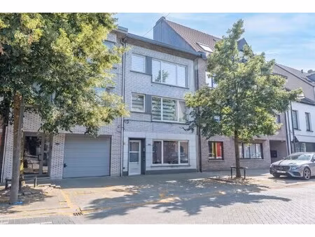 opbrengsteigendom met 3 verhuurde appartementen