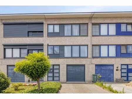 ruime  instapklare woning met 4 slpks en lage epc score!