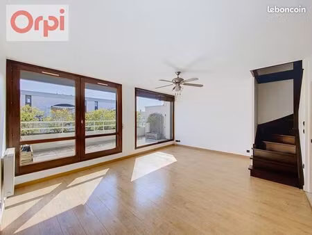 penthouse 3 pièces 64 m²