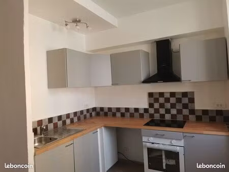 t3 lumineux avec cuisine équipée de 65 m²