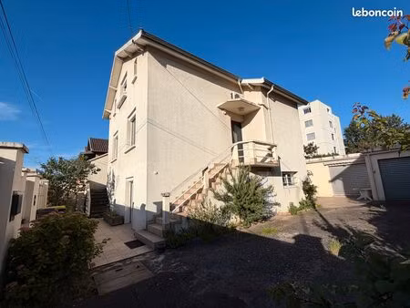 maison 150 m² + dépendances 80 m² – dpe b – fort potentiel – lyon 8