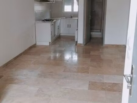 appartement t2 loyer 600euros +30 euros charges