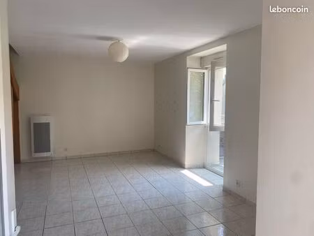 ? à louer – duplex 1 chambre + bureau (ou deuxième chambre) – 60 m² – 400 /mois