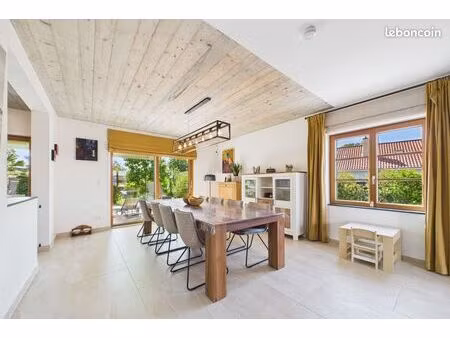 maison haut de gamme  6 chambres  2 salles de bains  garage  jardin