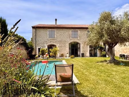 maison d'exception au coeur d'un village proche de beziers