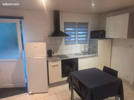 location studio meublé