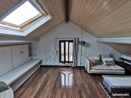 logement sous les toits  maison en pierre de meulière
