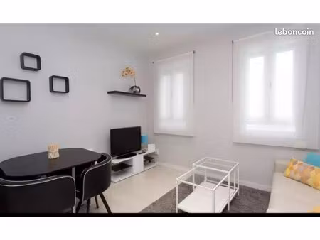 t3 meublé de 50 m² à cergy port / grand centre