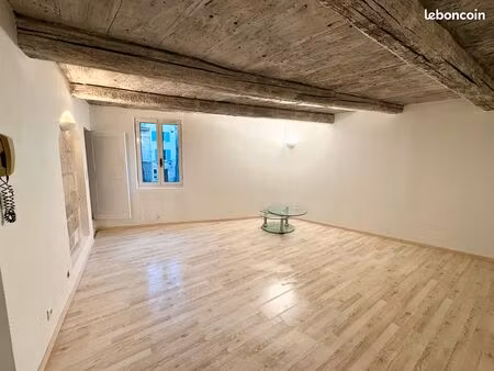 bel appartement rénové au cœur du centre historique d'istres