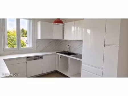 t4 rénové 84 m² – 2 chambres + bureau – ascenseur – 3 min rer a – chauffage et eau inclus