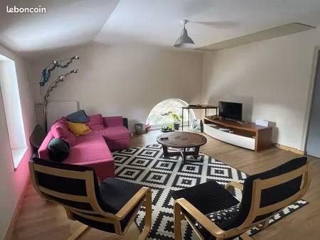chambre meublée avec salle de bain privative – 330 charges comprises