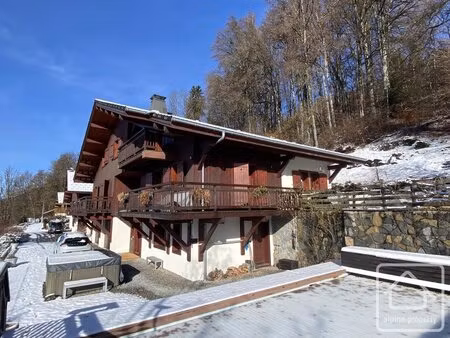 chalet exceptionnel de 7 chambres et 7 salles de bain  situé sur le versant sud  à...