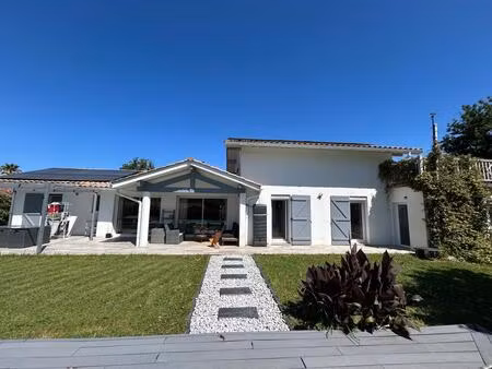 location maison 5 pièces 149m² guiche 64520