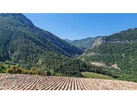 rare propriété rénovée avec terrasses panoramiques au cœur de la drôme