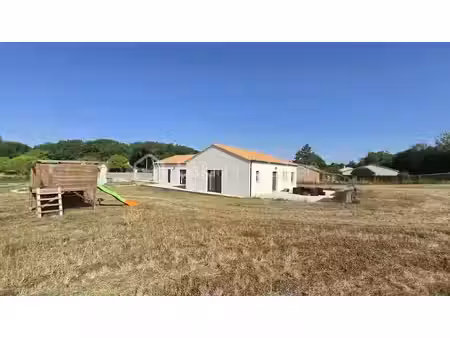 vente villa 5 pièces 144 m² à brux (86510)  229 900 €