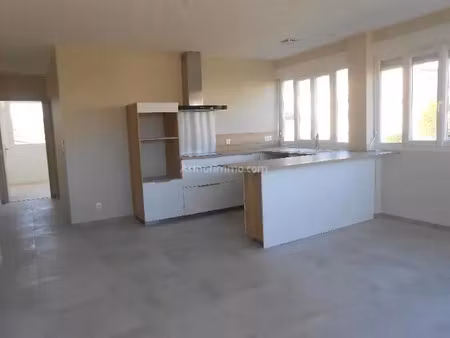 location appartement 3 pièces 68 m2 à martigues