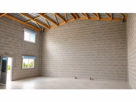 location entrepôt grandchamp 44219 110m²