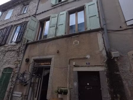 immeuble de rapport avec 2 appartements  studio  caves et cour