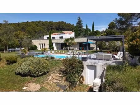 proche de l'isle sur la sorgue  villa contemporaine avec vue dominante sur les monts de...