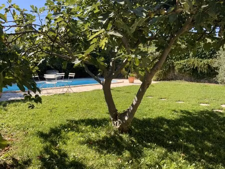 villa avec piscine à 4 km d' uzès.