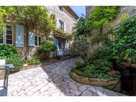 maison au charme intemporel - cour paysagée  bassin et atelier d'artiste.