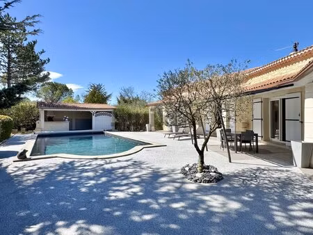 villa de type 6 avec piscine  terrain arboré  garage et pool-house