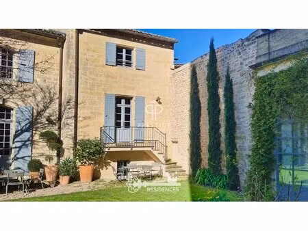 rare opportunité d'acquérir un appartement d'une chambre élégamment rénové avec jardin ...