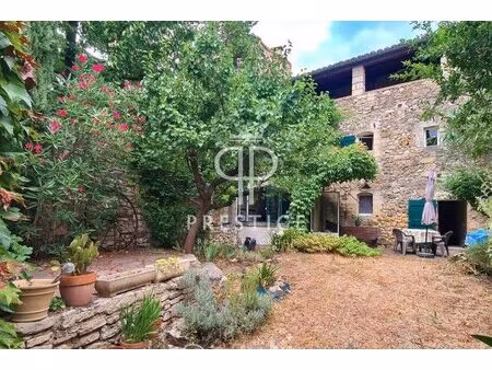 maison de village au caractère charmant dans un hameau typique en bordure de la réserve...
