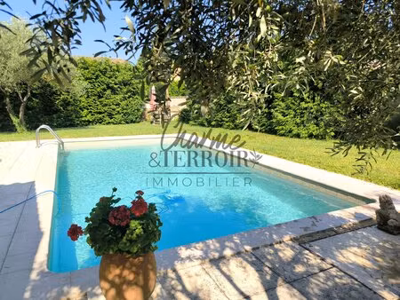 proche uzès mas de village avec piscine