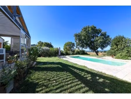 villa avec jardin  vue dégagée  avec piscine chauffée  à 6km d'uzès