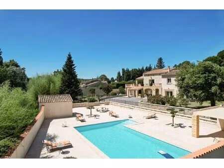 spacieuse villa composée de deux habitations avec piscine et jardin