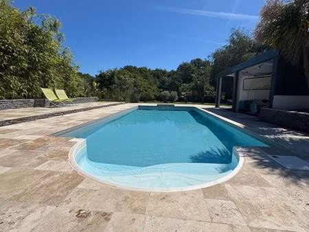 maison d'architecte de plain-pied à salleboeuf - 11 pièces - 354 m2 - 7112 m2 de terrain -