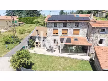en vente: ancienne ferme rénovée avec goût au coeur du pilat