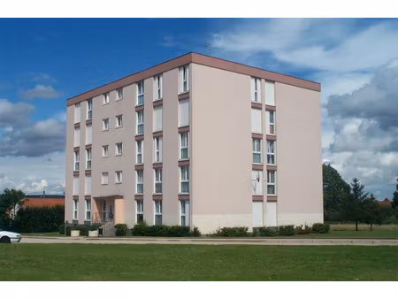 à louer - appartement t4 à is-sur-tille