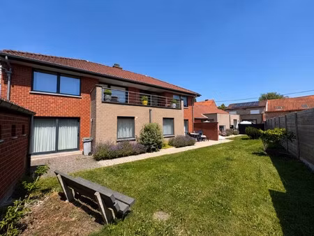 ruim appartement met drie kamers en terras