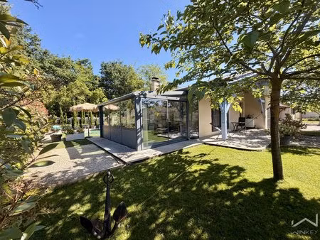 maison 102 m2 proche centre-ville et lac  piscine  garage et énergie solaire