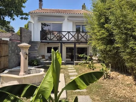maison de bourg de 105 m2 habitables offrant de beaux volumes et un fort potentiel  avec..