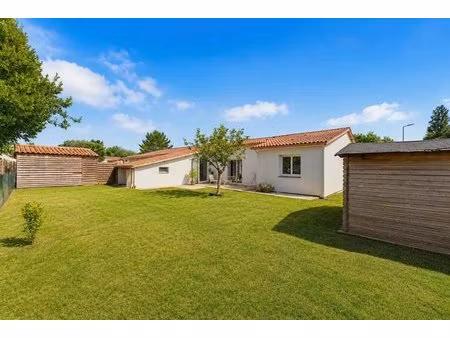 maison de 8 pièces de 106 m² à castelnau-de-médoc