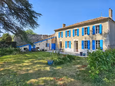 élégante maison de maître avec vue sur la campagne à proximité de la dordogne