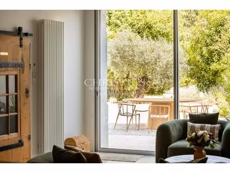 élégante maison  260 m² habitables et jardin arboré